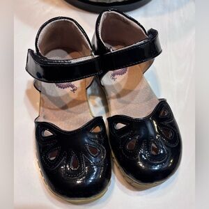 Livie & Luca Black Patented Leather Petals Girls Sandals Sz 11